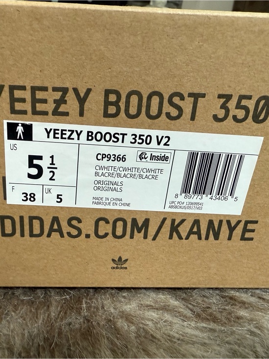s-l400.jpg Adidas White Yeezy Boost 350 V2 Shoe Size 5.5